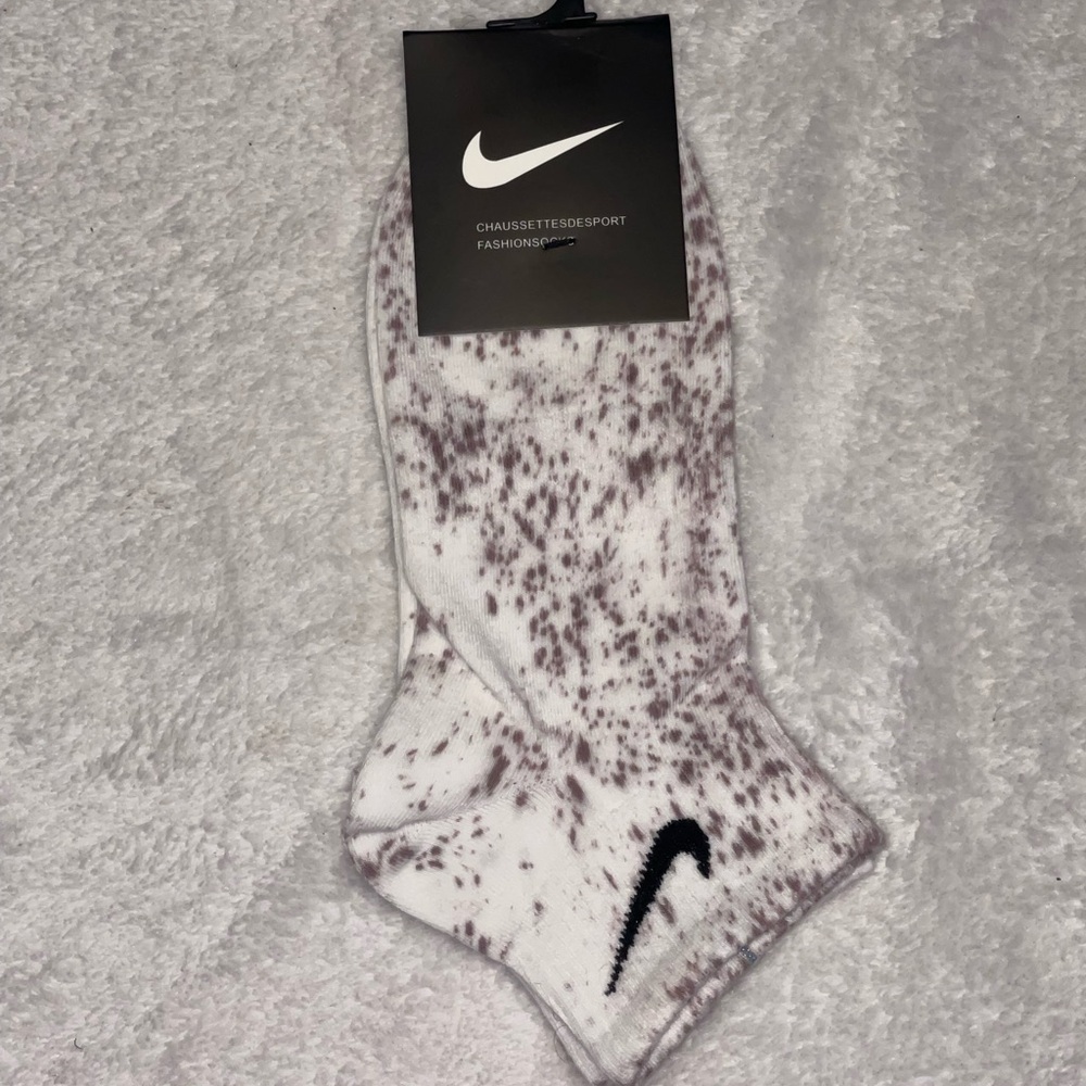 Nike White Low-Cut Socks with Purple Speckle
